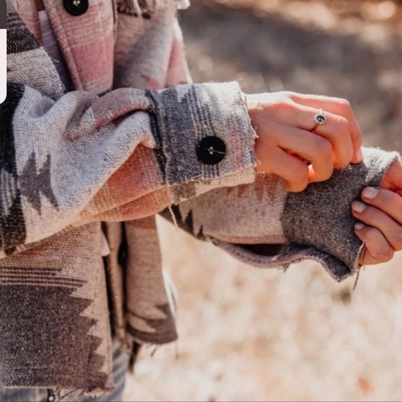 New boutique pink gray Aztec shacket jacket - Picture 6 of 9